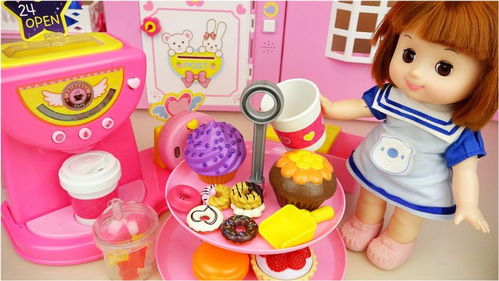 宝宝多莉和咖啡厅玩具和甜甜圈